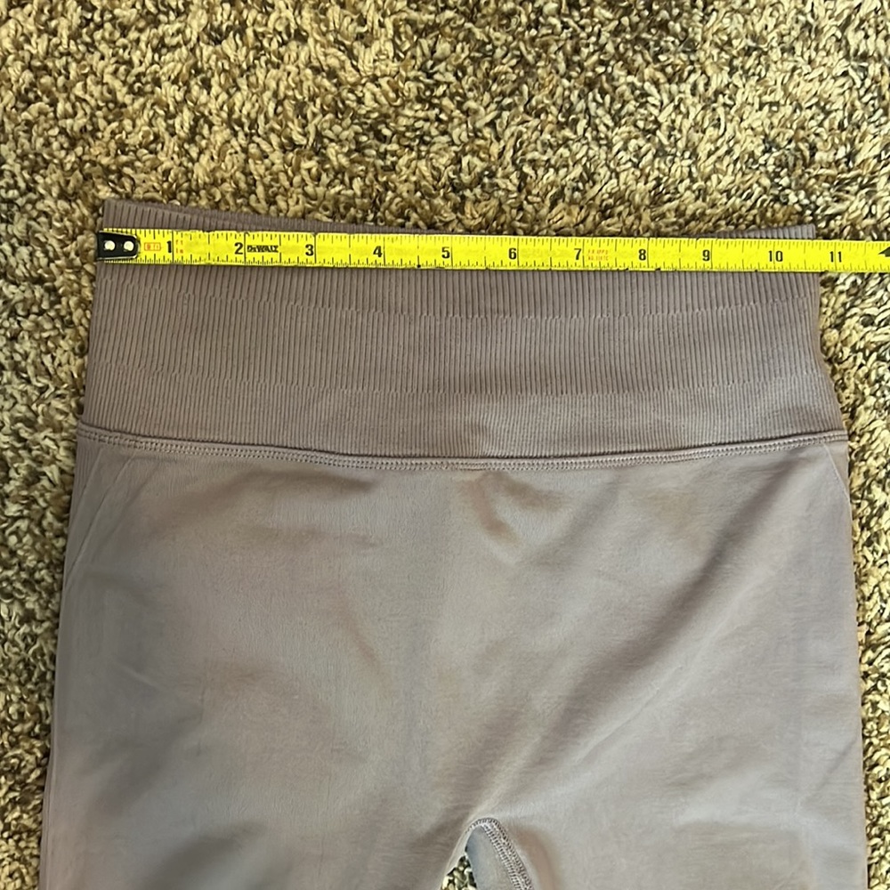 Lululemon Ribbed leggings in Plum - Picture 14 of 16